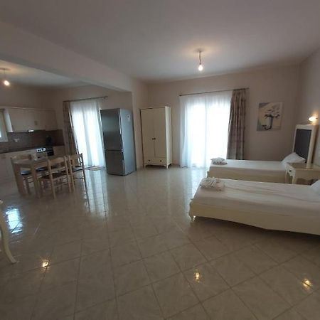 Konstantinos Apartments Ammoudiá Eksteriør bilde